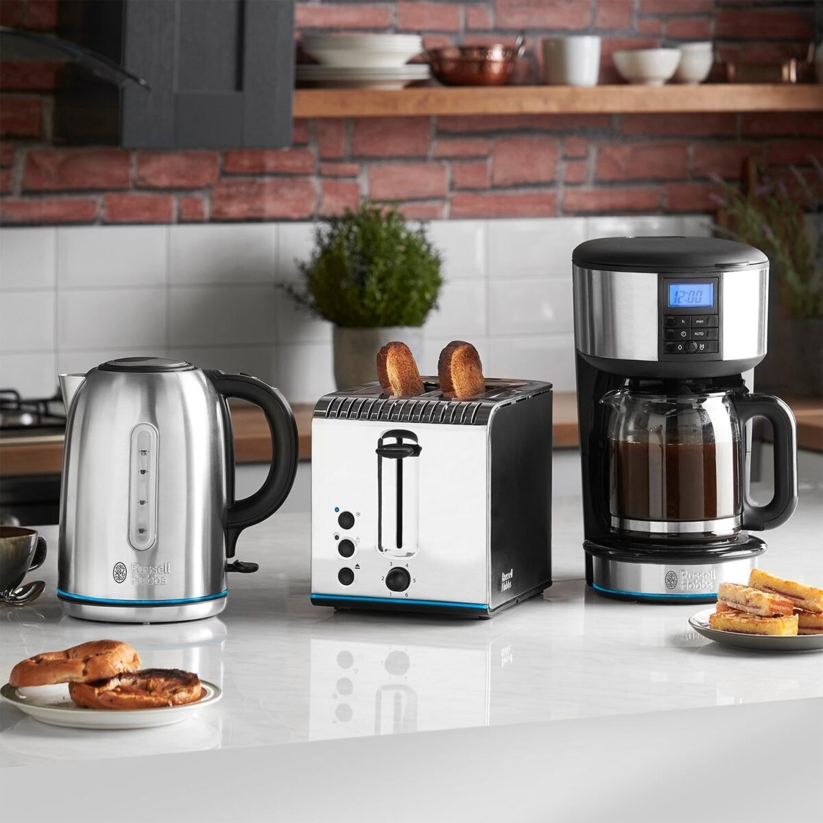 Russell Hobbs Brushed Stainless Steel Electric 1.7L Cordless Kettle - Image 3