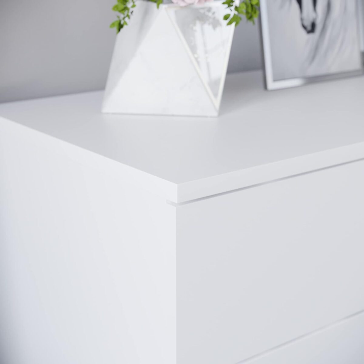 Vida Designs 4-Drawer Chest - Image 6
