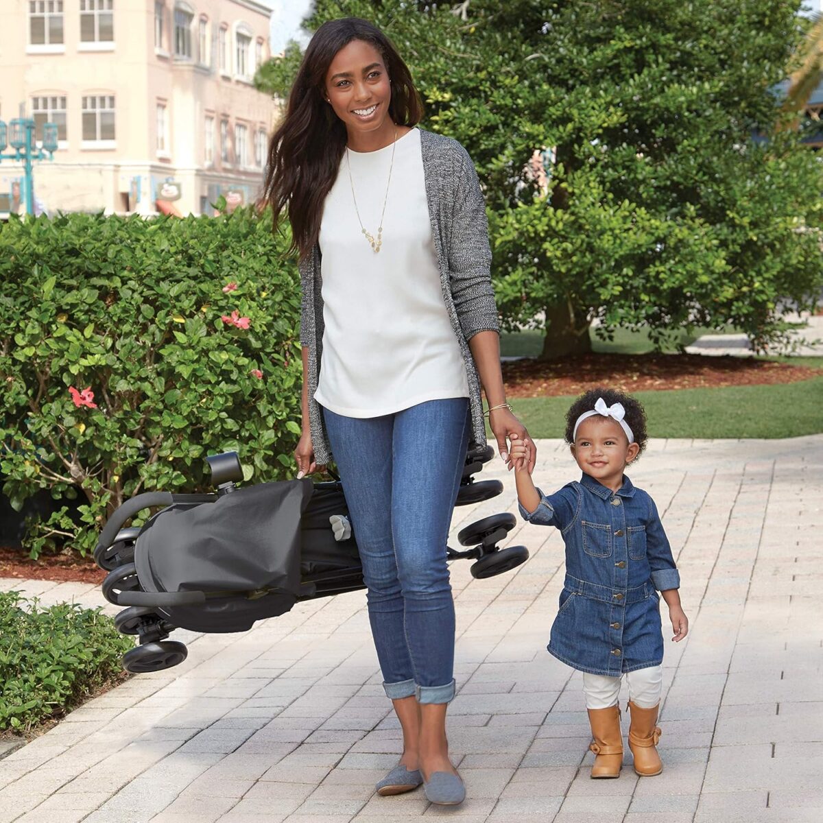 Graco TraveLite Ultra-Compact Stroller - Image 3